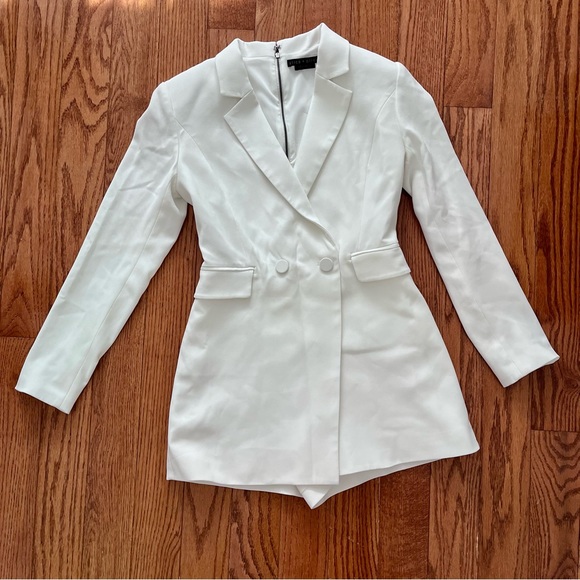 alice + olivia off white kyrie tuxedo skort romper size 4 - Picture 2 of 7